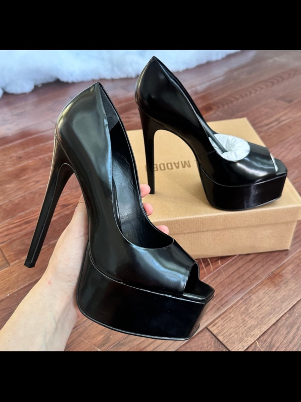 Steve Madden Ives Sexy Black Patent Platform Peep Toe Stilettos High Heels